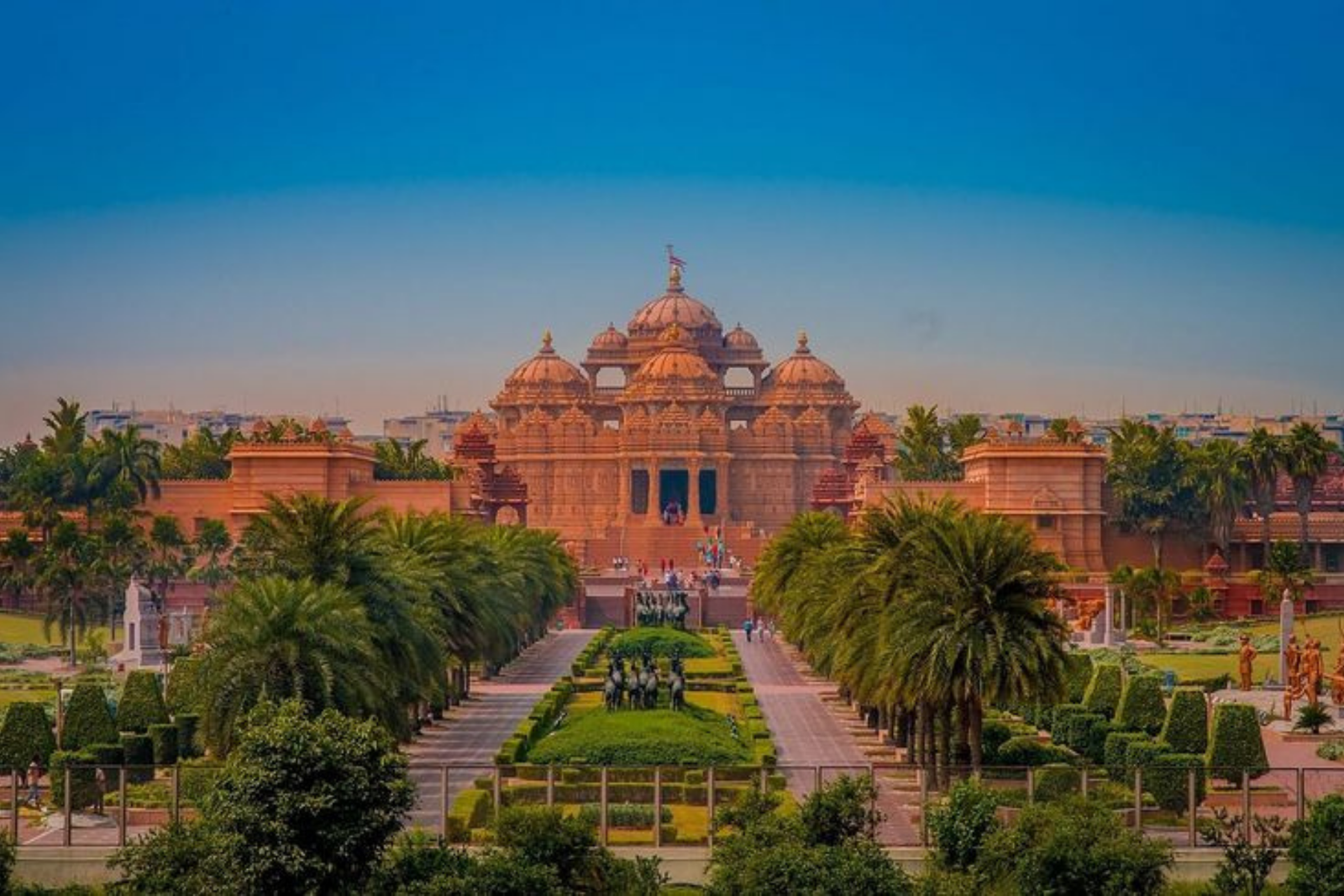 New Delhi: Akshardham Temple Tour with Water and Light Show