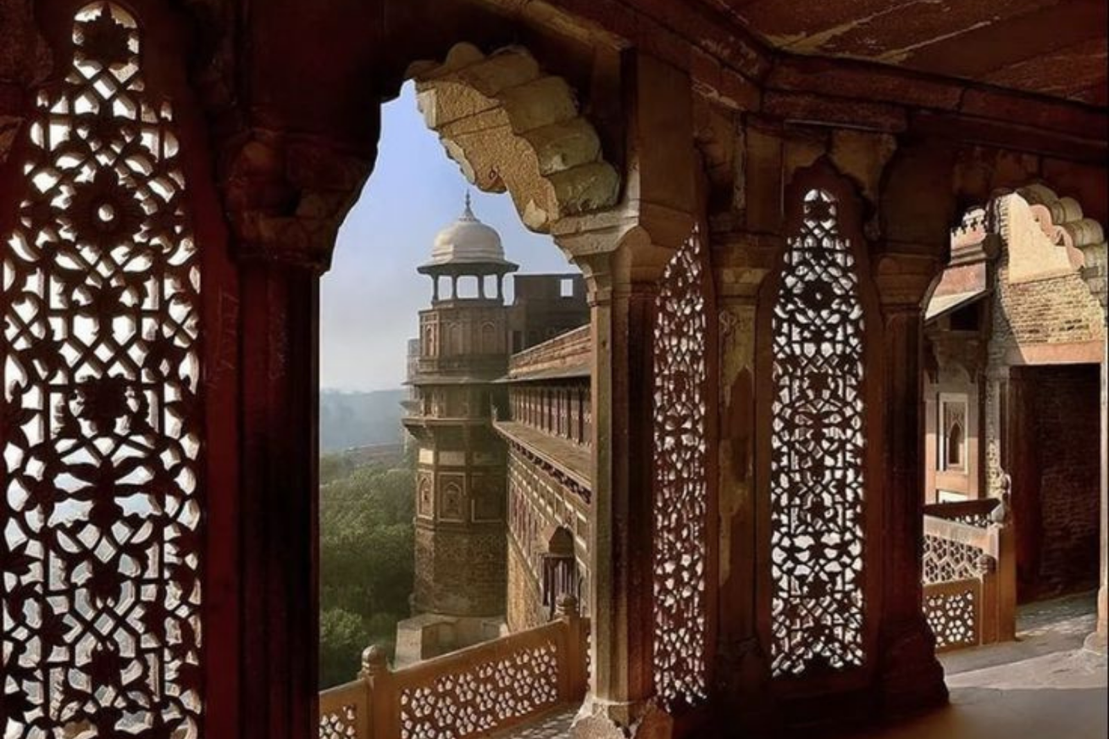 Private Taj Mahal & Agra Tour by Gatimaan Express Train
